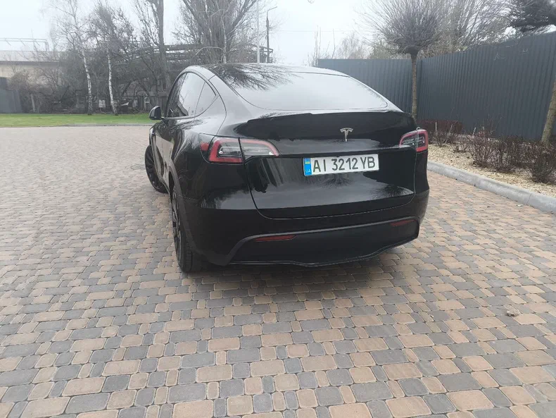 Tesla Model Y 2021 - 25