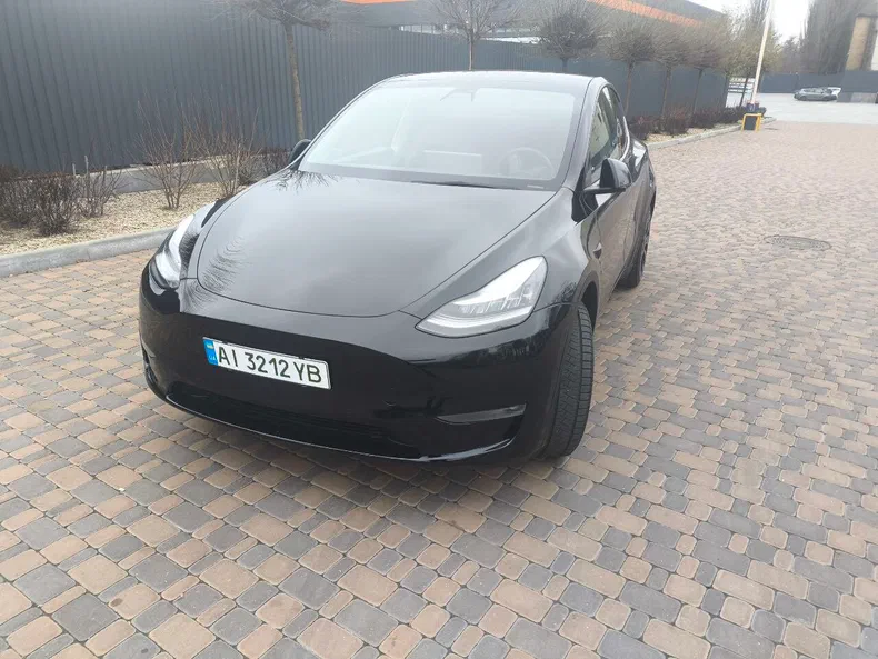 Tesla Model Y 2021 - 1