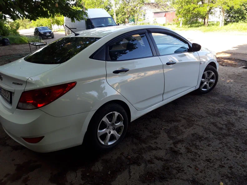 Hyundai Accent 2013 - 5
