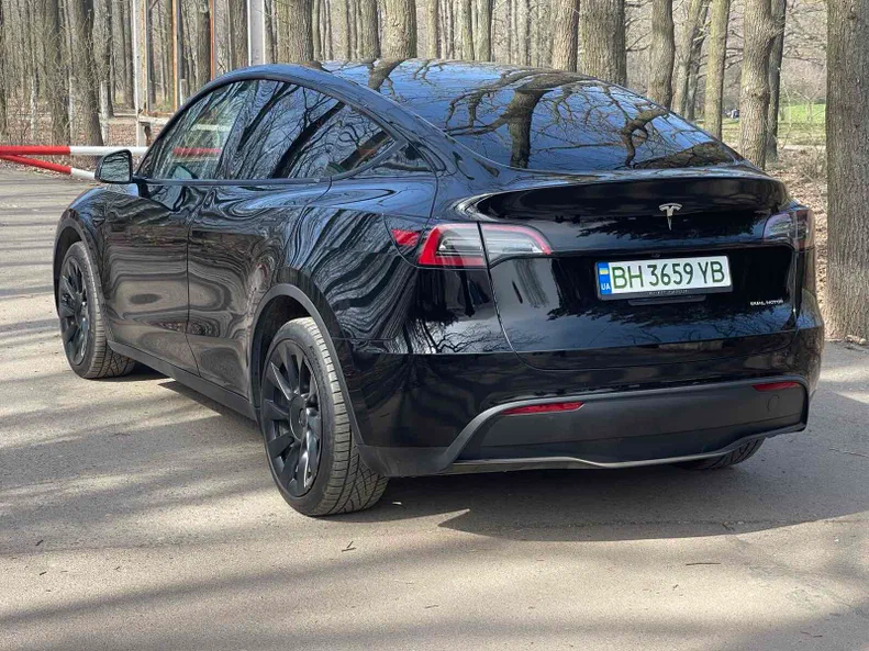 Tesla Model Y 2023 - 7