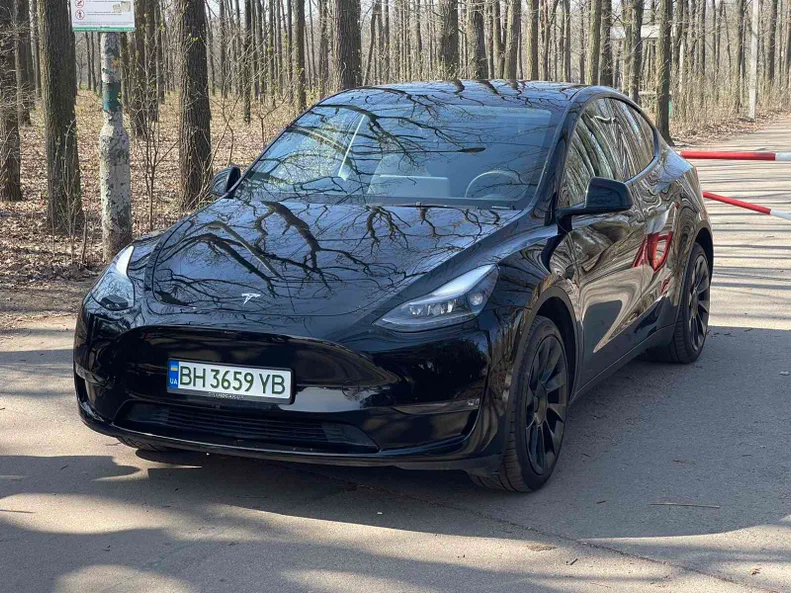 Tesla Model Y 2023 - 3