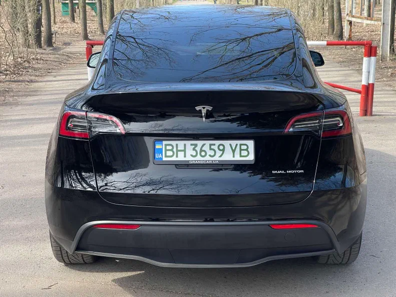 Tesla Model Y 2023 - 13