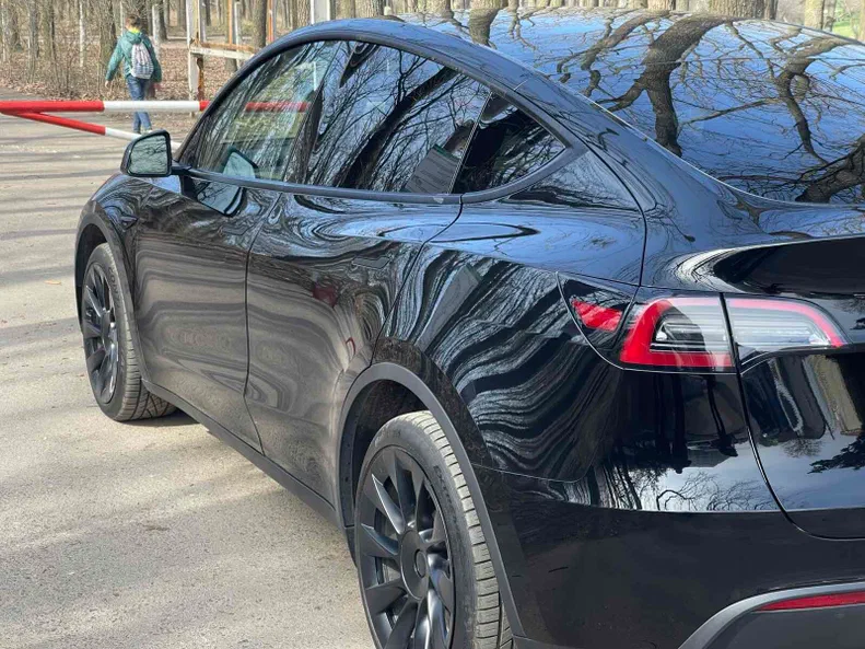 Tesla Model Y 2023 - 5