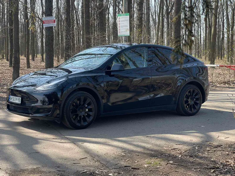Tesla Model Y 2023 - 4