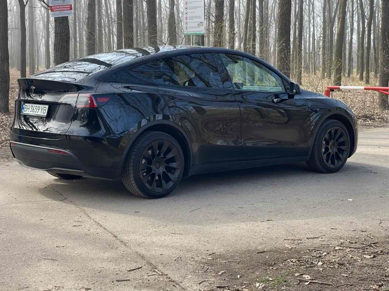 Tesla Model Y 2023 - 9