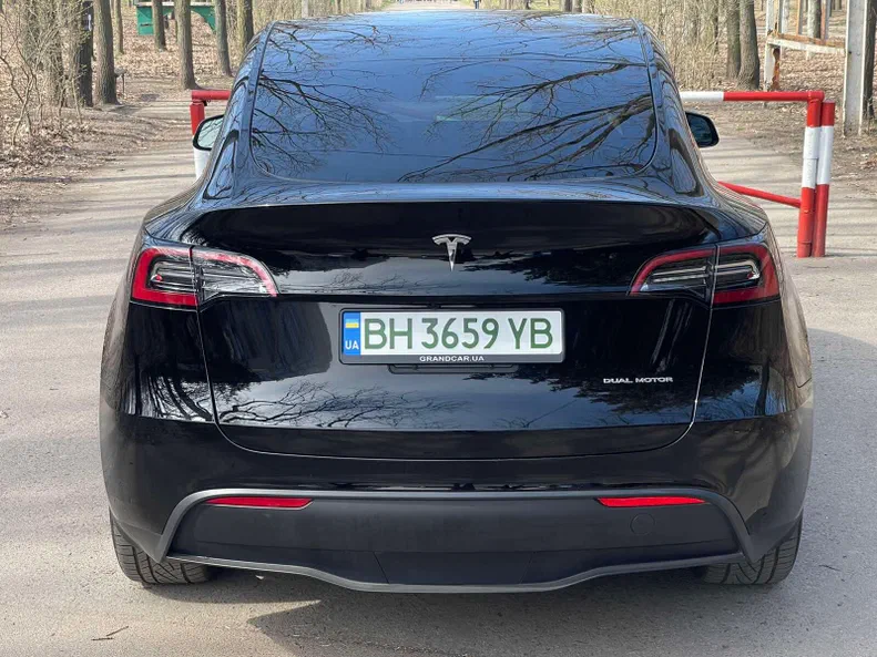 Tesla Model Y 2023 - 8