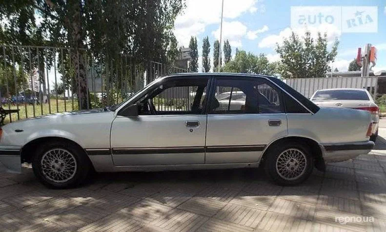 Opel Rekord 1987 - 6