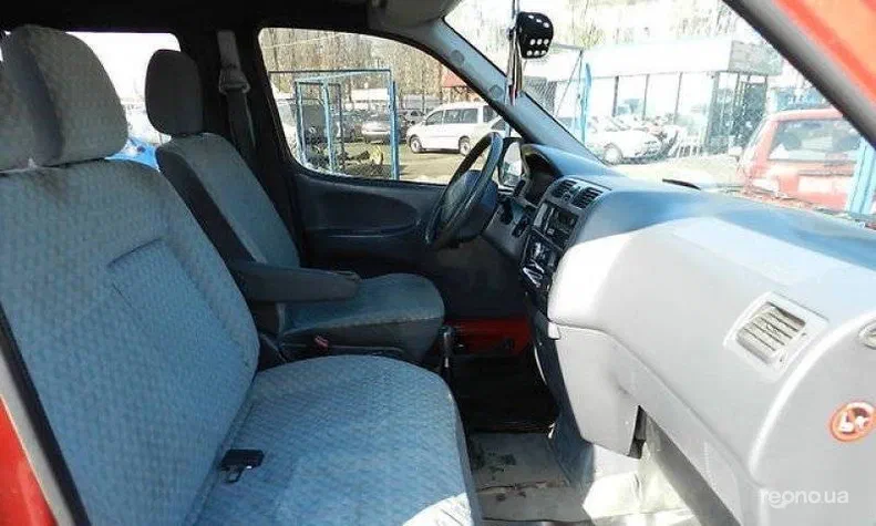 Toyota HiAce 2006 - 3