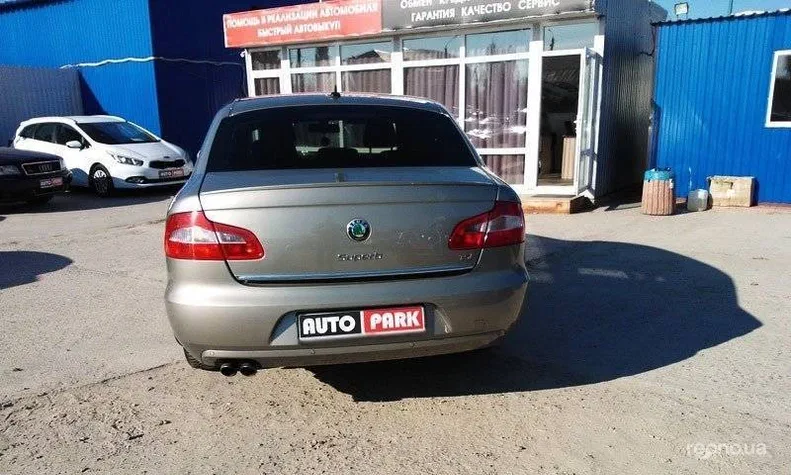Skoda Superb 2010 - 4