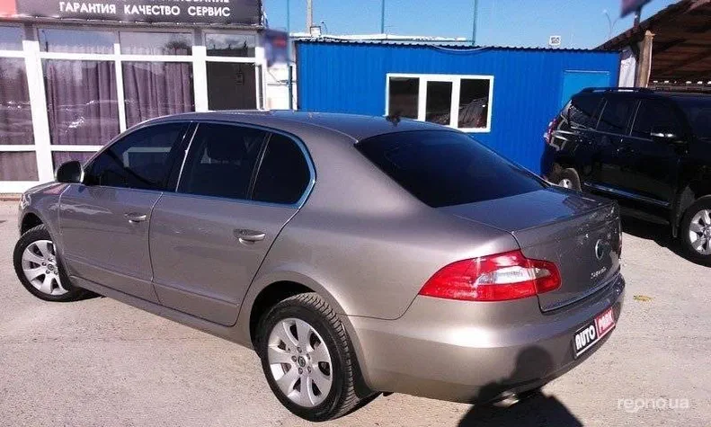 Skoda Superb 2010 - 5