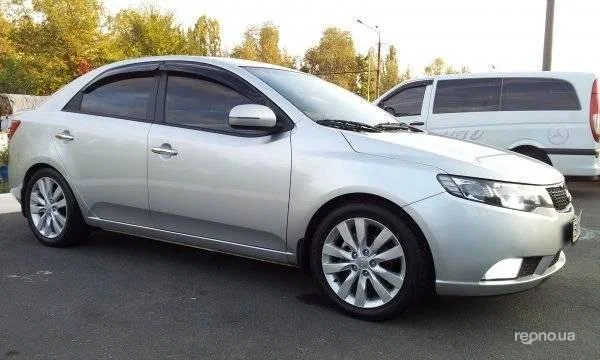 Kia Cerato 2011 - 4