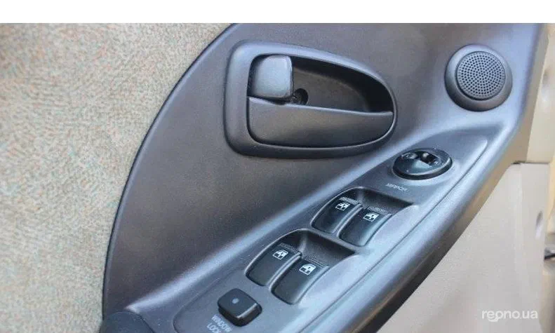 Hyundai Elantra 2002 - 8