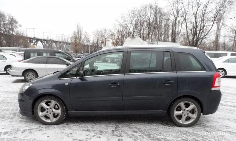 Opel Zafira 2008 - 1