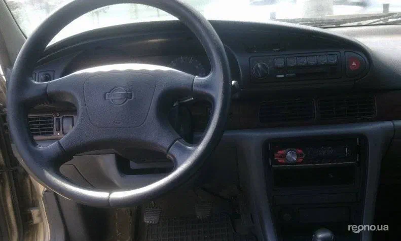 Nissan Bluebird 1995 - 4