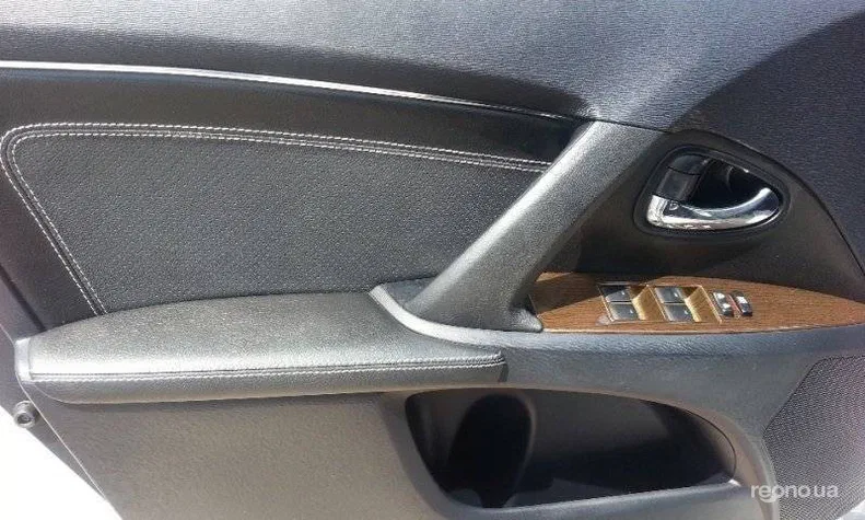 Toyota Avensis 2011 - 0