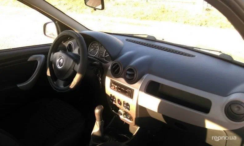 Renault Logan 2011 - 8