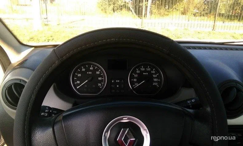 Renault Logan 2011 - 12