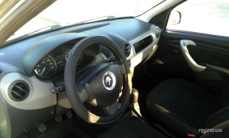 Renault Logan 2011 - 13