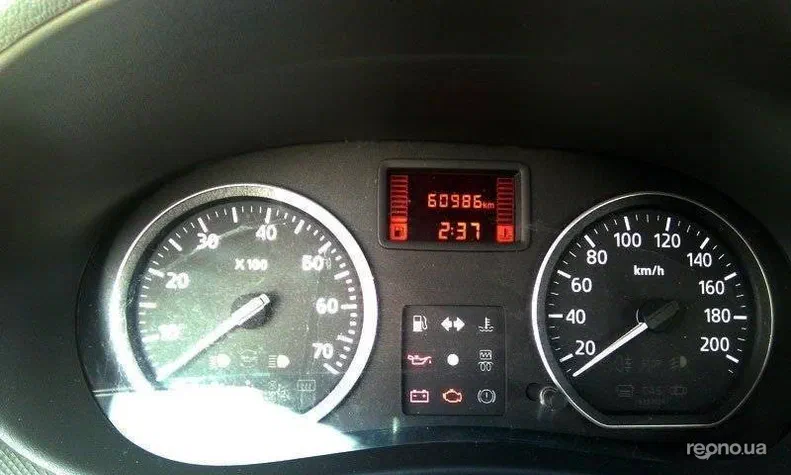 Renault Logan 2011 - 11