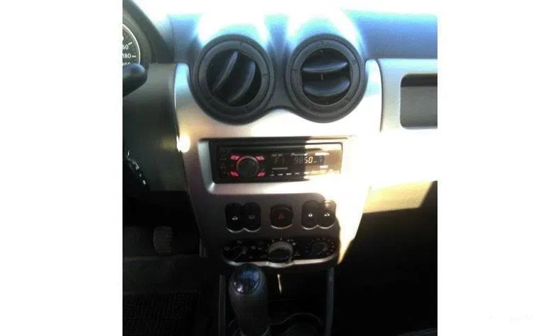 Renault Logan 2011 - 10