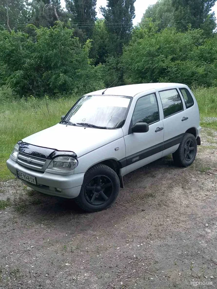 Chevrolet Niva 2004