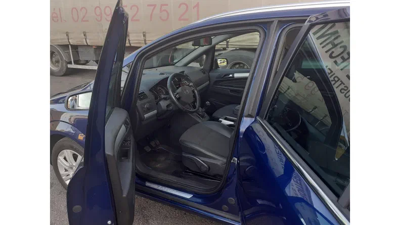 Opel Zafira 2009 - 35