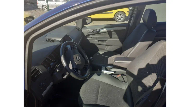Opel Zafira 2009 - 34