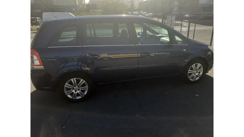 Opel Zafira 2009 - 21
