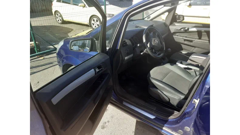 Opel Zafira 2009 - 43