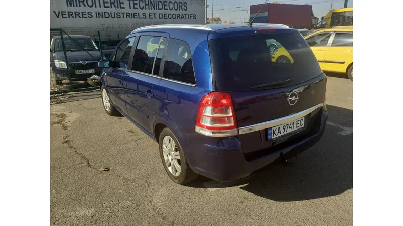 Opel Zafira 2009 - 24