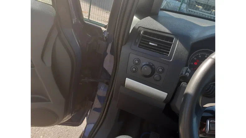 Opel Zafira 2009 - 42