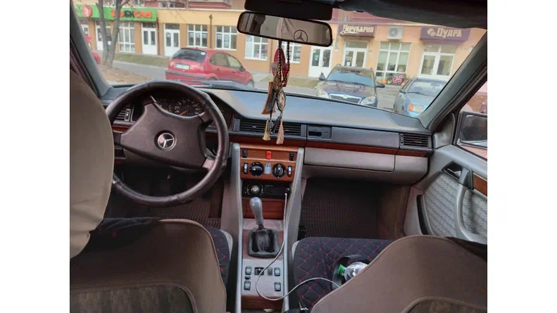 Mercedes-Benz E-Клас 1992 - 7