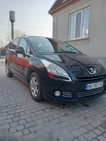 Peugeot 5008 2011