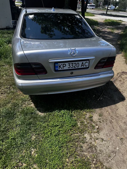 Mercedes-Benz E-Клас 2000 - 3