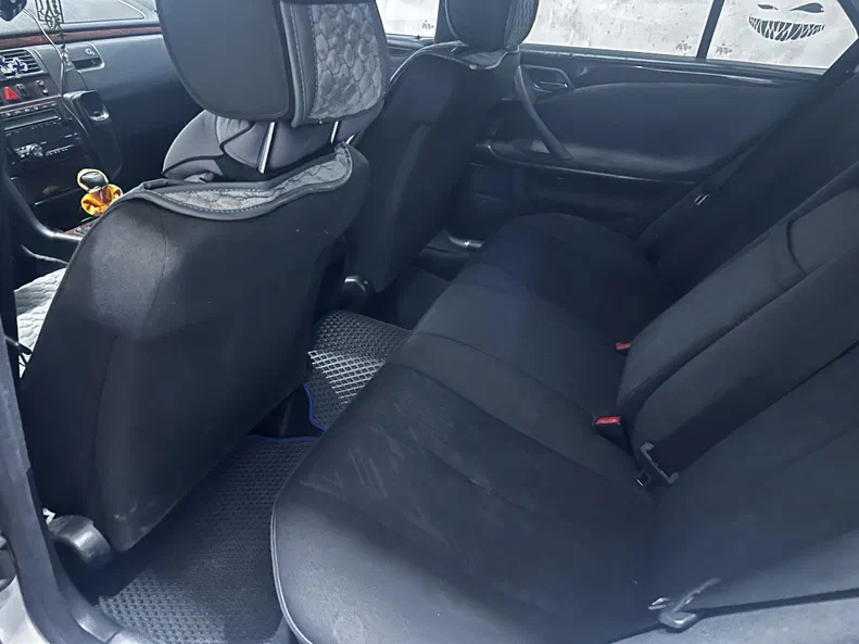 Mercedes-Benz E-Клас 2000 - 7