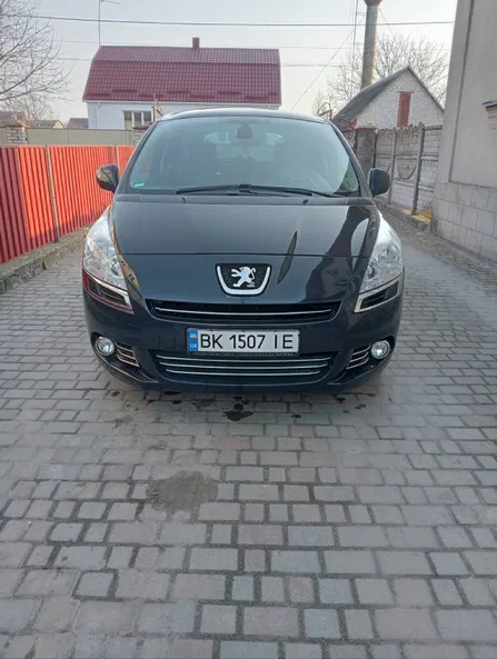 Peugeot 5008 2011