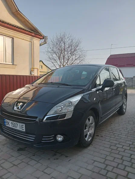 Peugeot 5008 2011