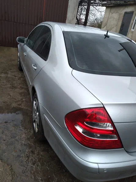 Mercedes-Benz E-Клас 2004 - 7