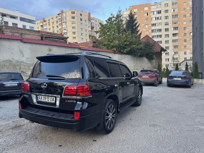 Lexus LX 2010 - 12