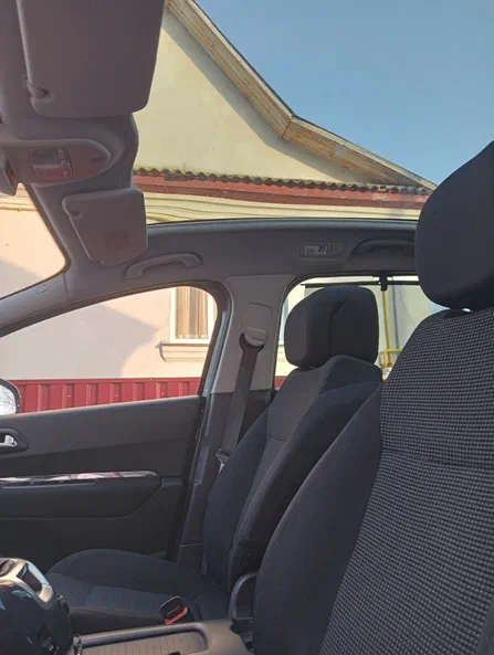 Peugeot 5008 2011 - 12