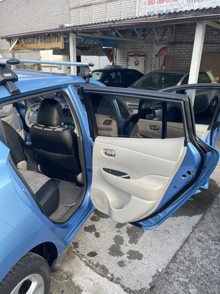 Nissan Leaf 2011 - 13