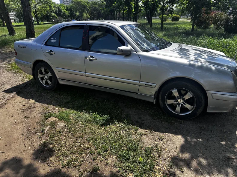 Mercedes-Benz E-Клас 2000 - 4