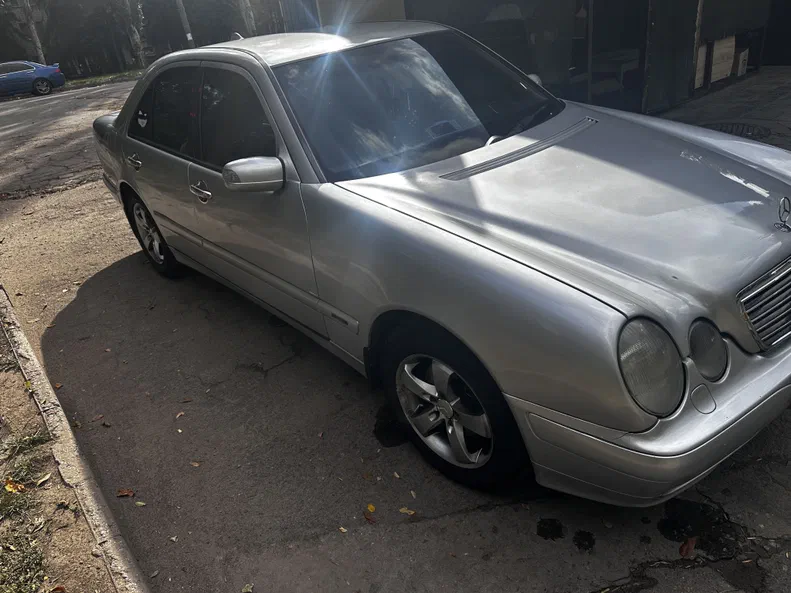 Mercedes-Benz E-Клас 2000 - 11