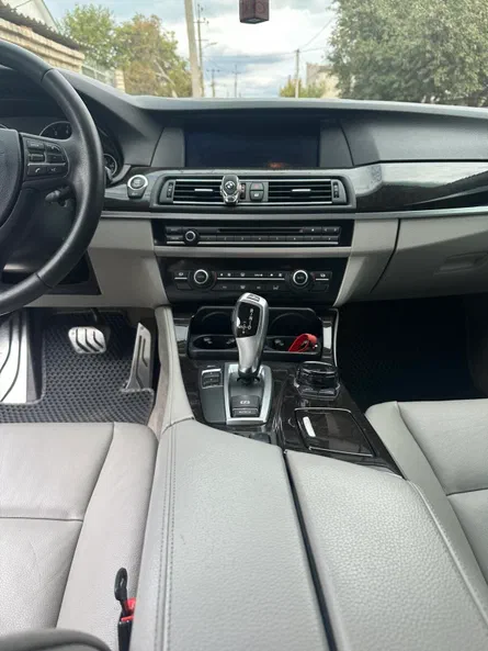 BMW 5 серія 2012 - 7