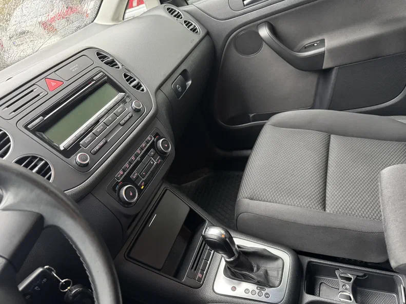 Volkswagen Golf 2010 - 12