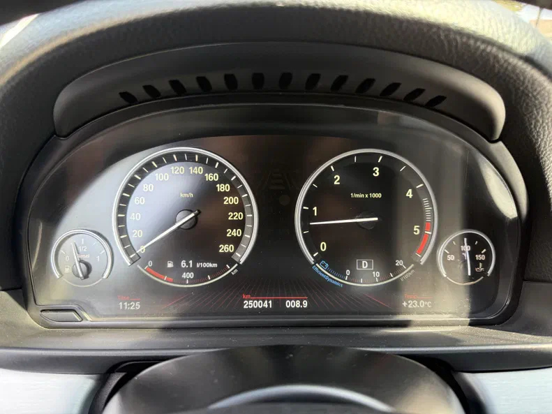 BMW 5 серія 2012 - 10