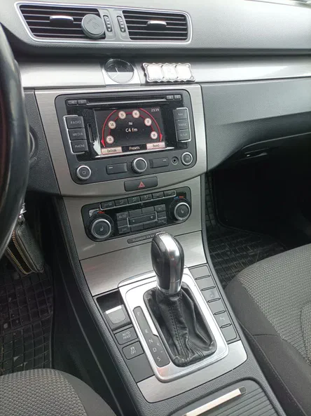 Volkswagen Passat 2011 - 16