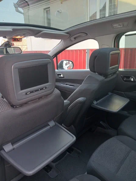 Peugeot 5008 2011 - 13