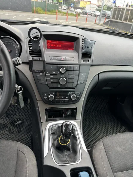 Opel Insignia 2010 - 11