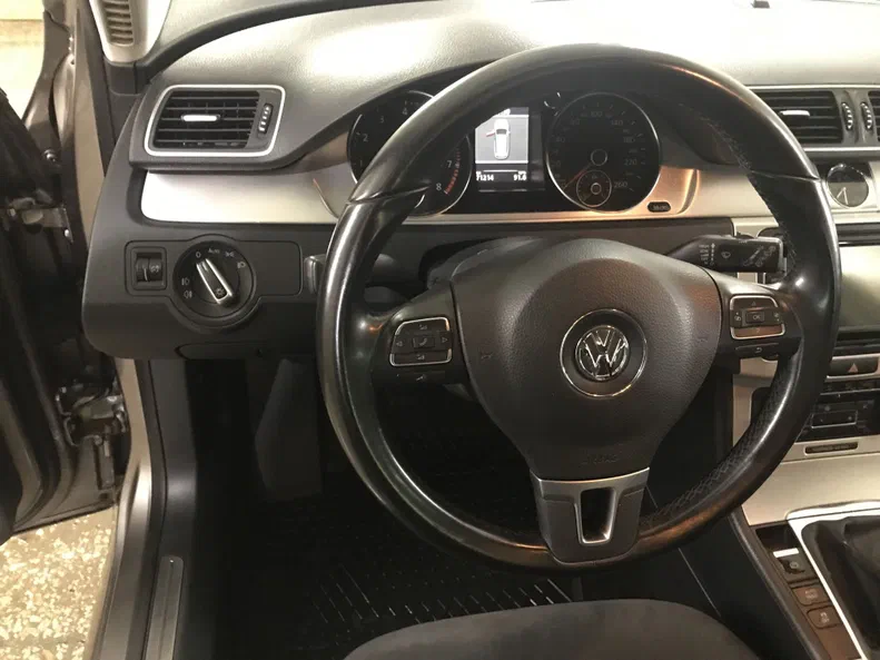 Volkswagen Passat 2013 - 20